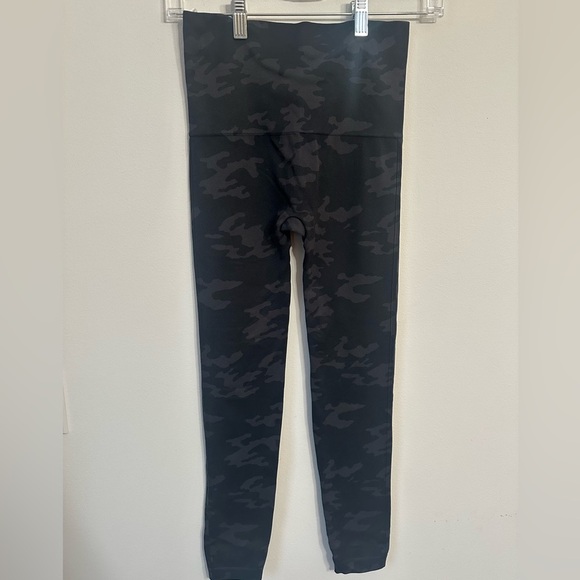 Spanx seamless camo leggings, size medium - Picture 1 of 4